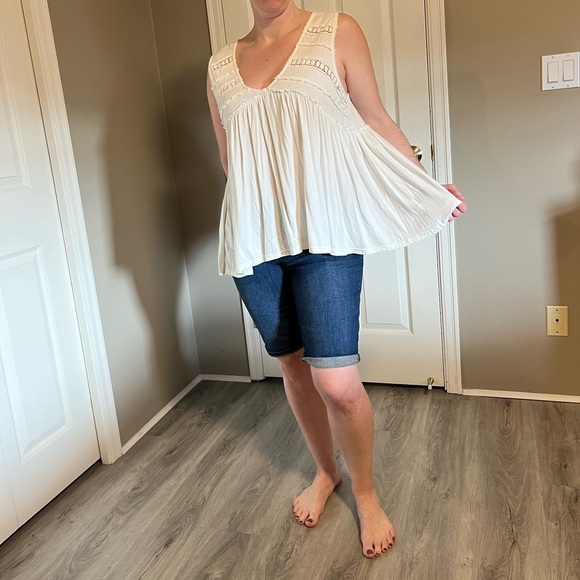 Mid Rise Jean Shorts - long - Picture 5 of 5